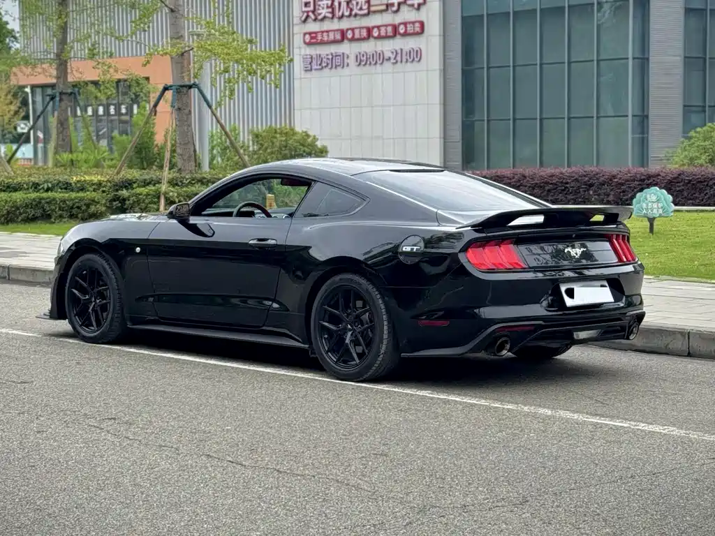 FORD MUSTANG
