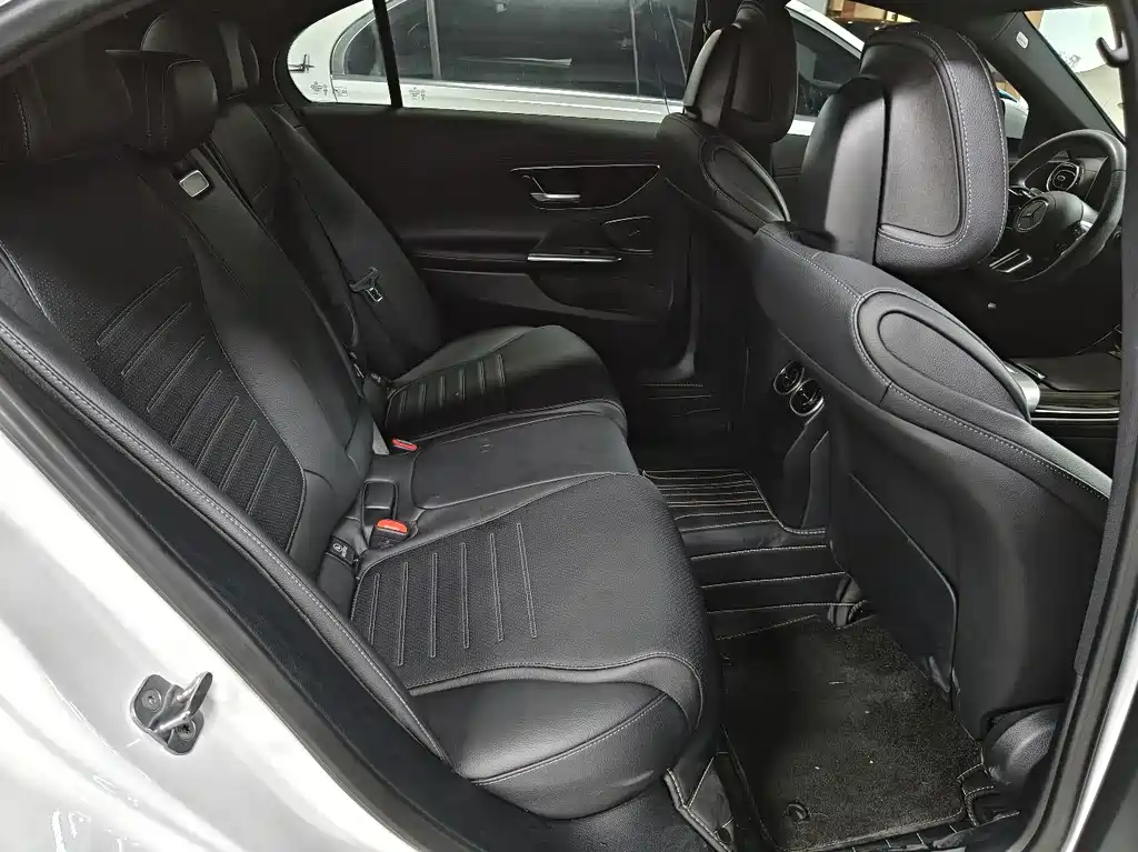 Mercedes-Benz C-Class — миниатюра 12