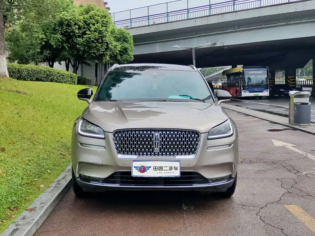 Lincoln Corsair — миниатюра 2