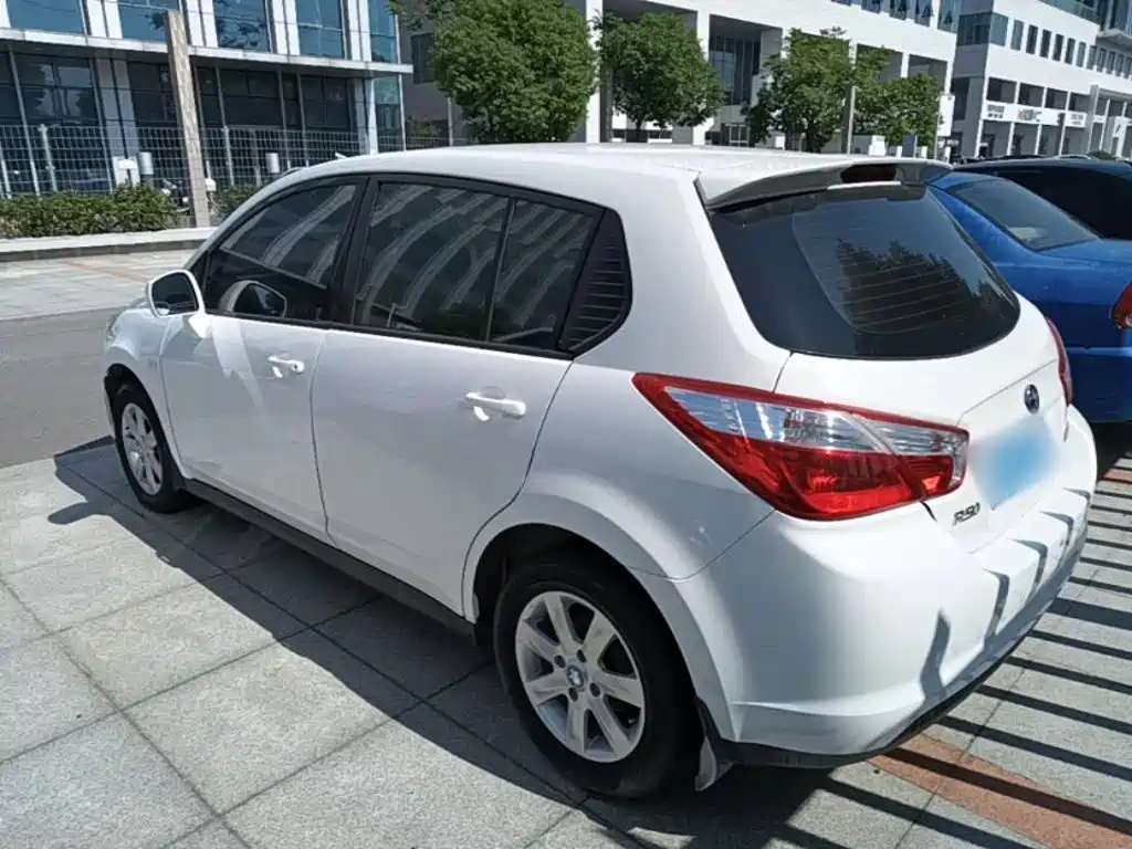 Venucia R50 — миниатюра 5