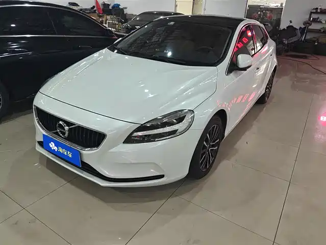 volvo v40