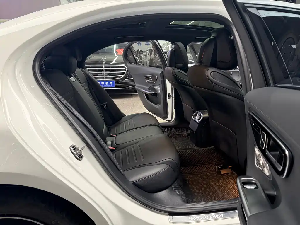 Mercedes-Benz C-Class — миниатюра 15