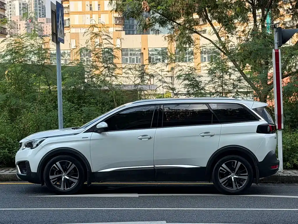 Peugeot 5008 — миниатюра 2