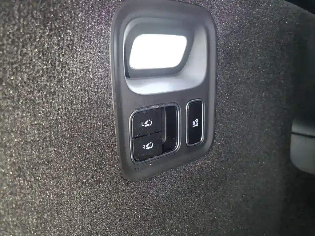 Li Auto Li L8 — миниатюра 15
