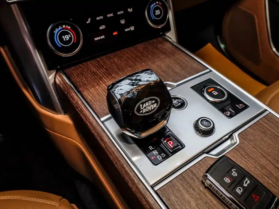 Land Rover Range Rover — миниатюра 17