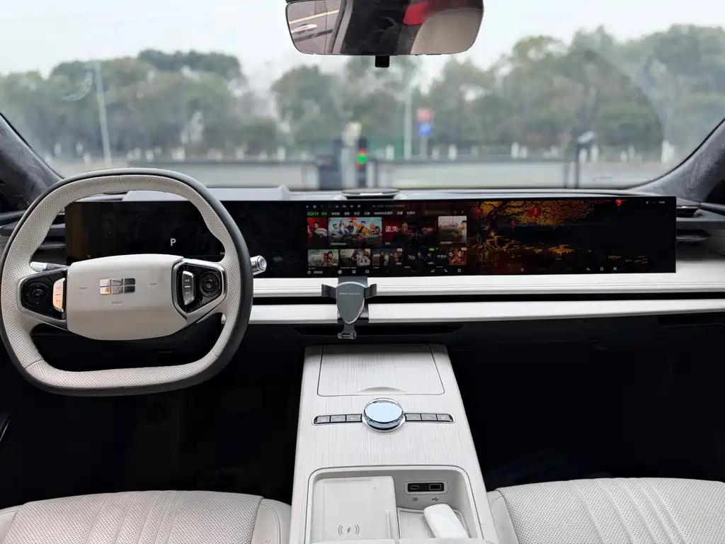 GEELY GALAXY GALAXY E8