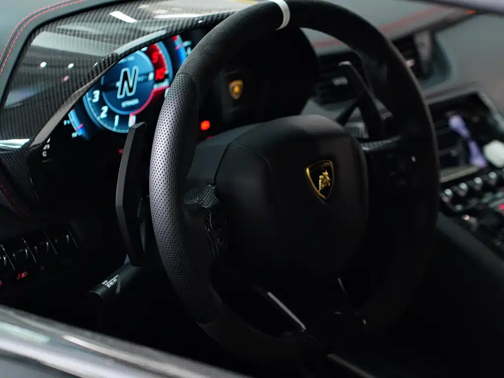 LAMBORGHINI AVENTADOR