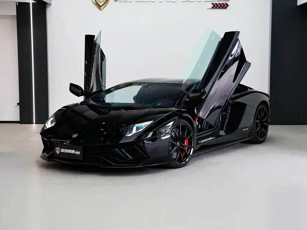 LAMBORGHINI AVENTADOR