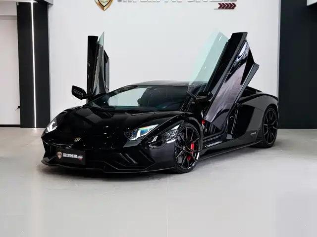 LAMBORGHINI AVENTADOR 2018