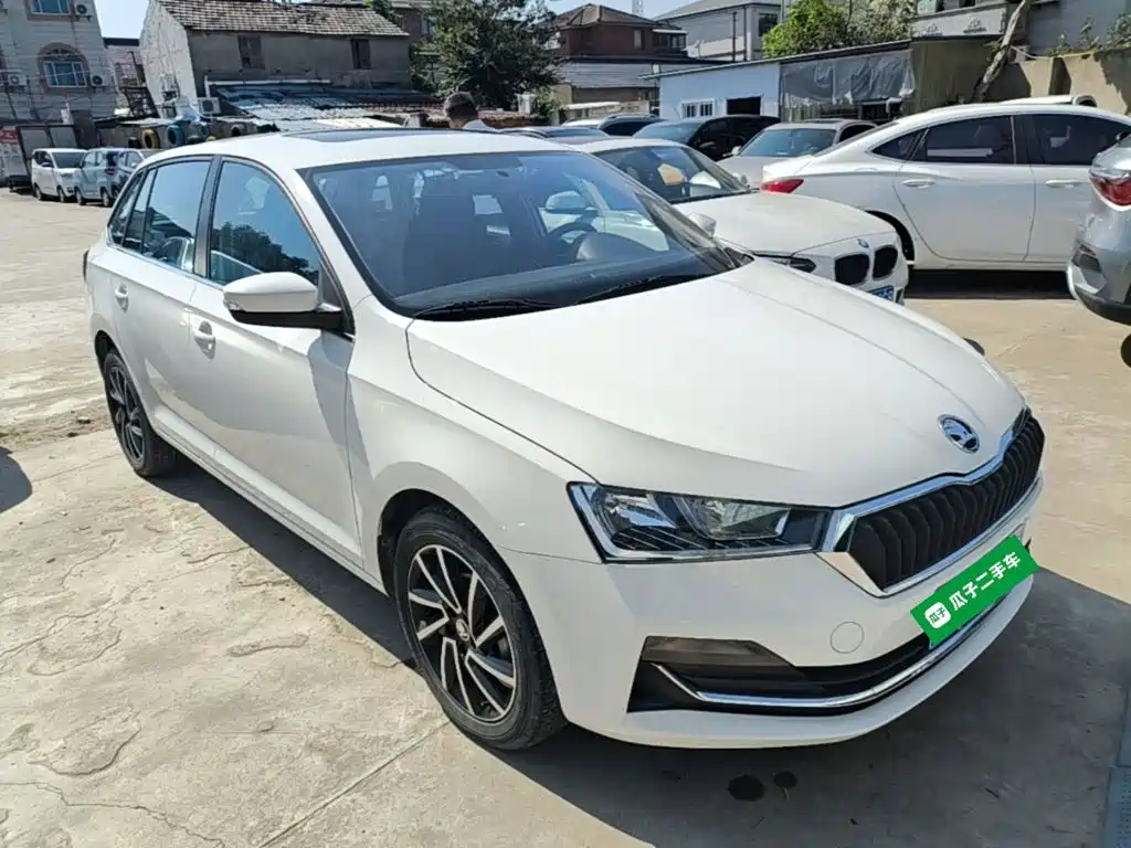 Skoda Rapid Spaceback — миниатюра 4