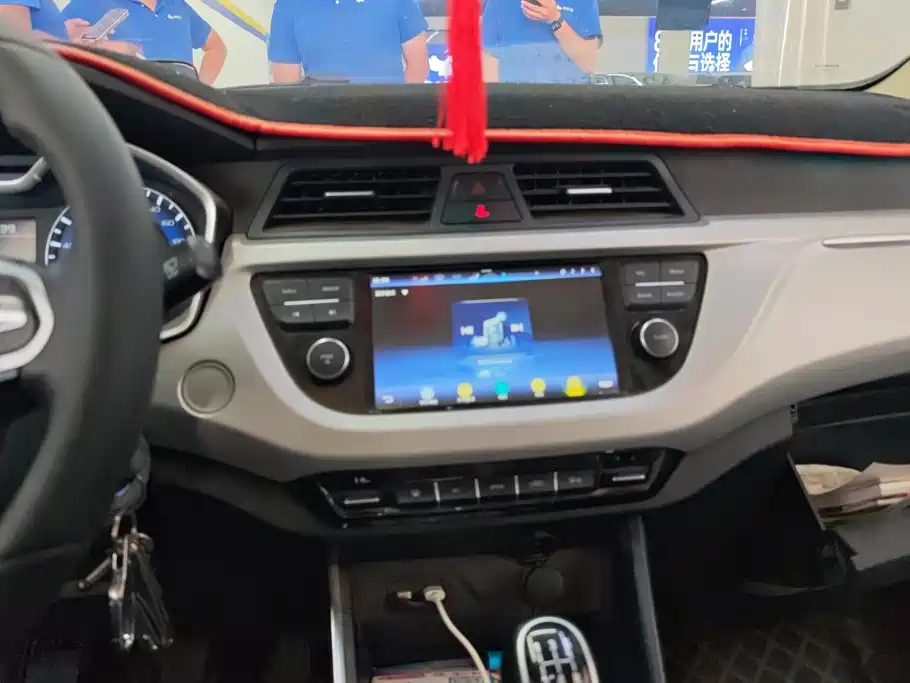 Geely Vision X3 — миниатюра 13