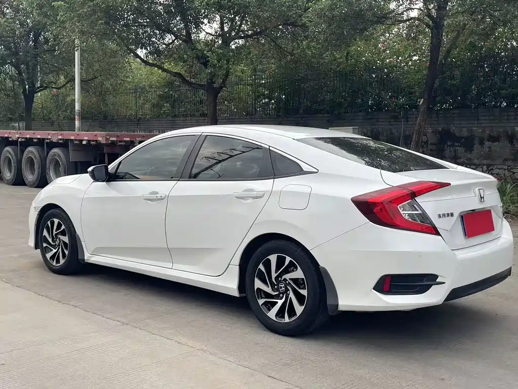 Honda Civic — миниатюра 7