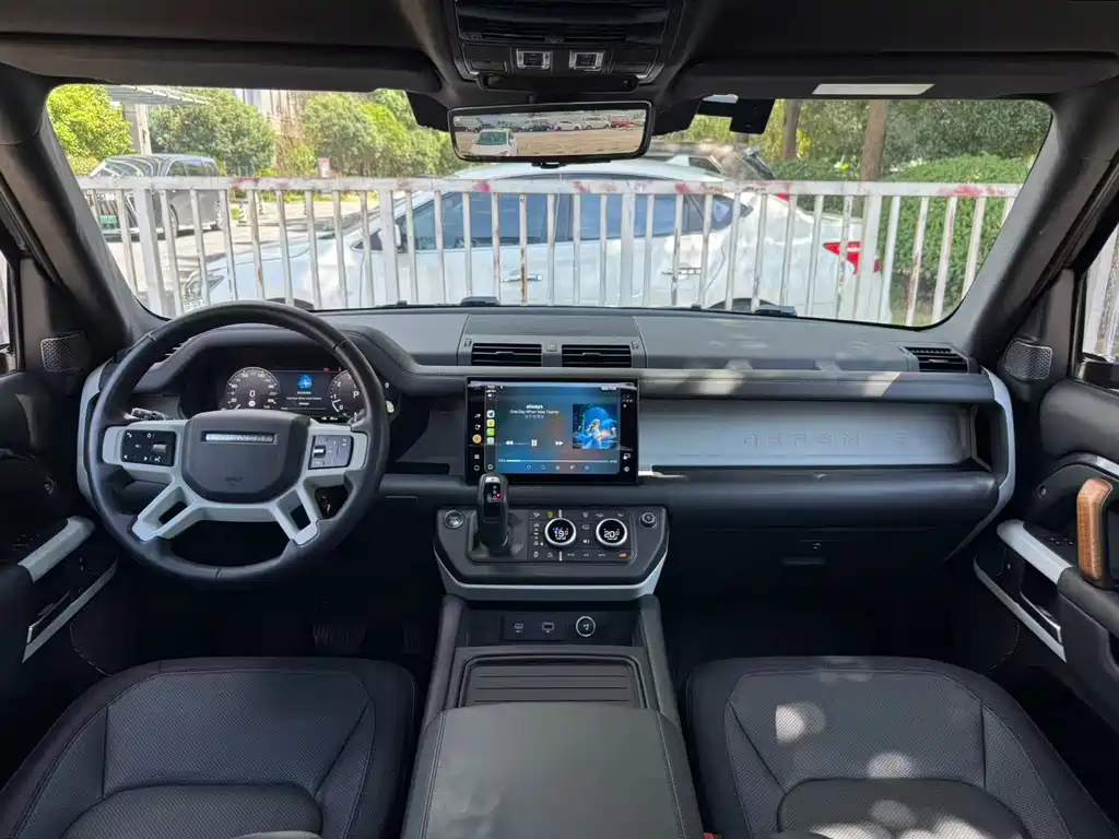 Land Rover Defender — миниатюра 4