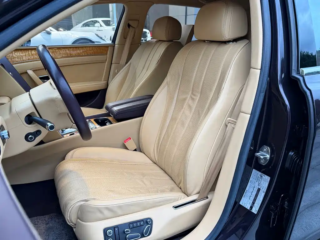 Bentley Flying Spur — миниатюра 6