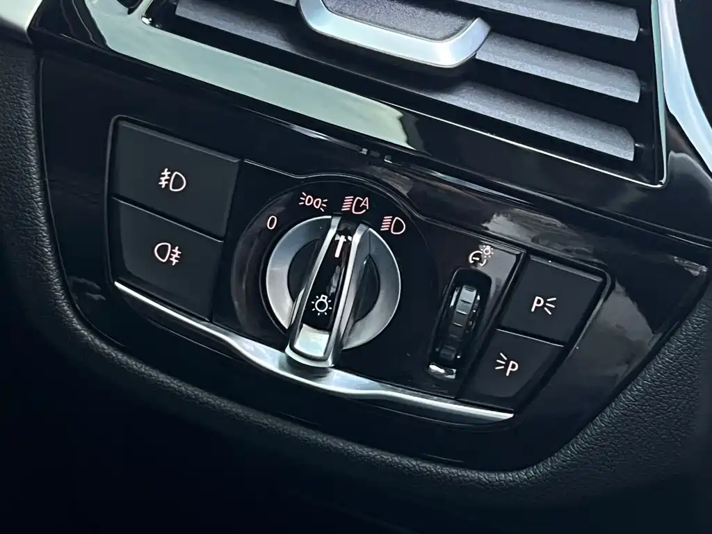 BMW 5 Series — миниатюра 14