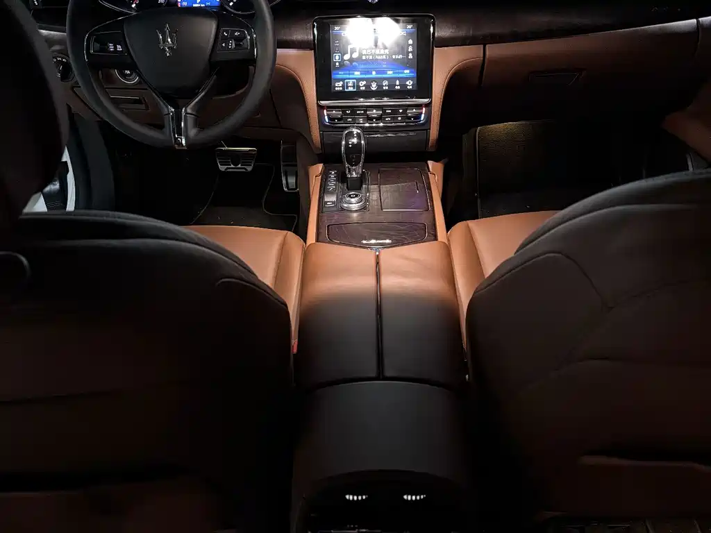 Maserati Quattroporte — миниатюра 9