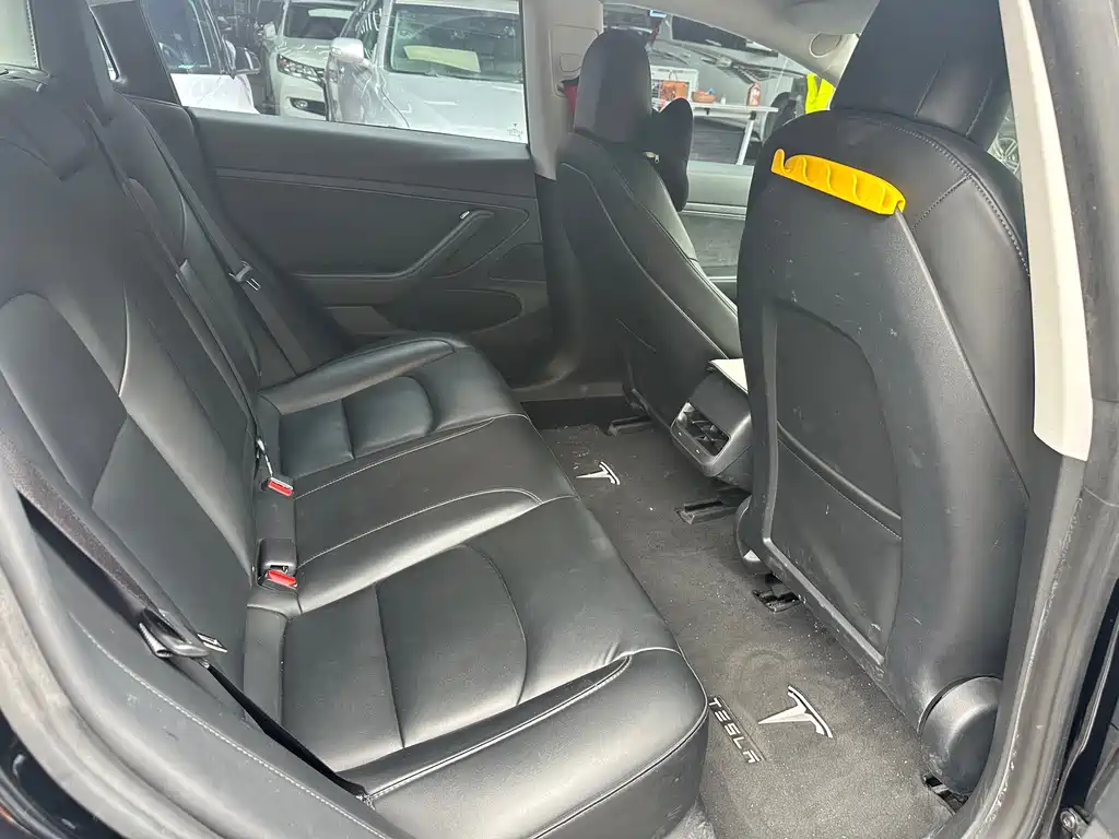 Tesla Model 3 — миниатюра 10