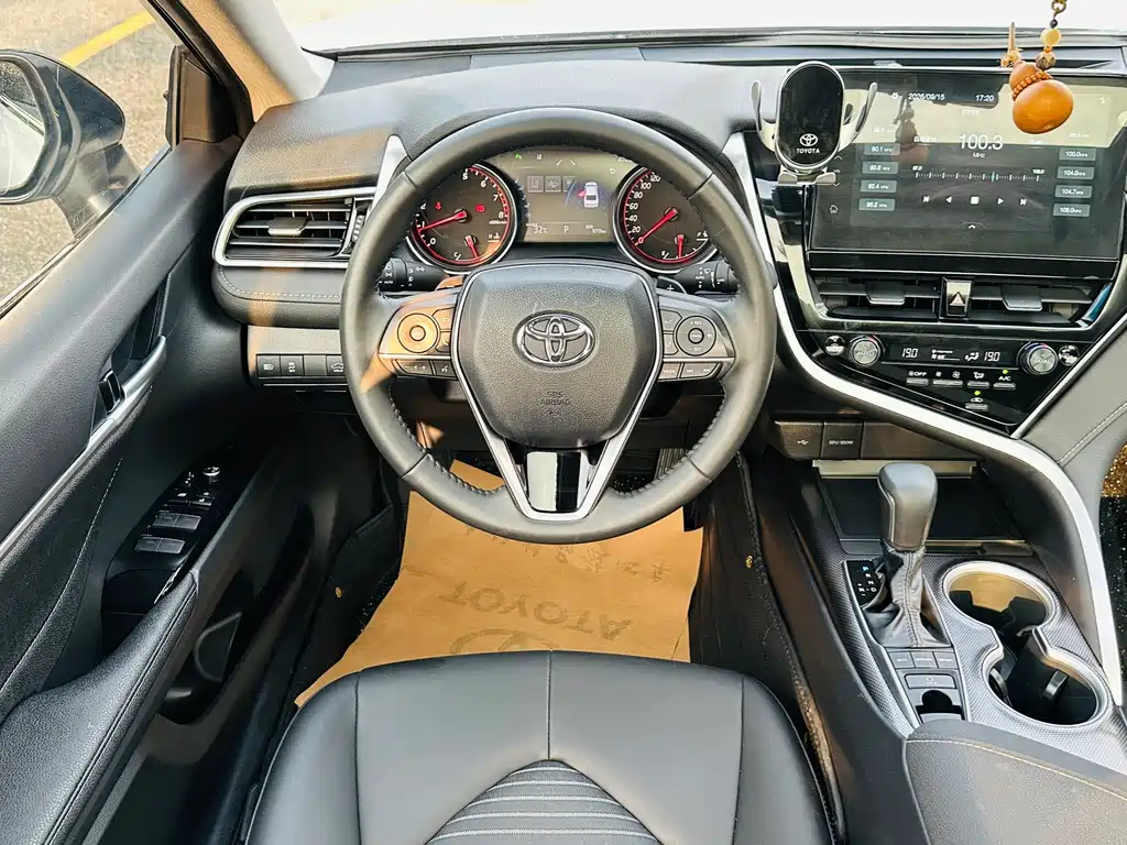 Toyota Camry — миниатюра 20