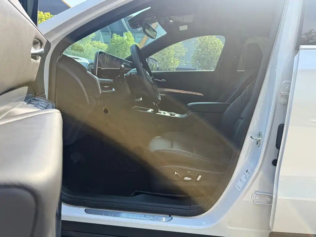 Cadillac XT4 — миниатюра 12
