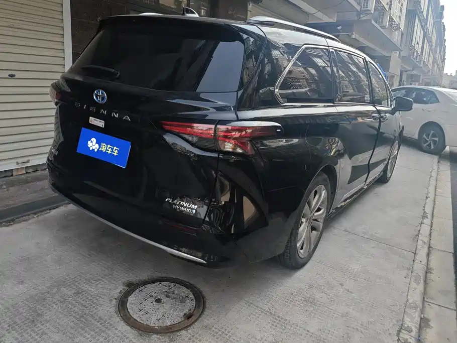 Toyota Sienna — миниатюра 3