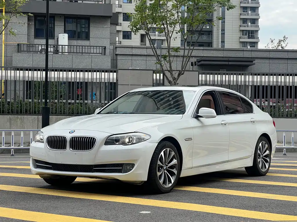 BMW 5 Series — миниатюра 2