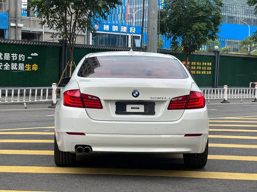 BMW 5 Series — миниатюра 7