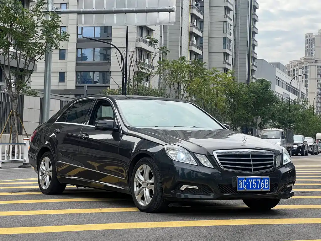 Mercedes-Benz E-Class — миниатюра 2