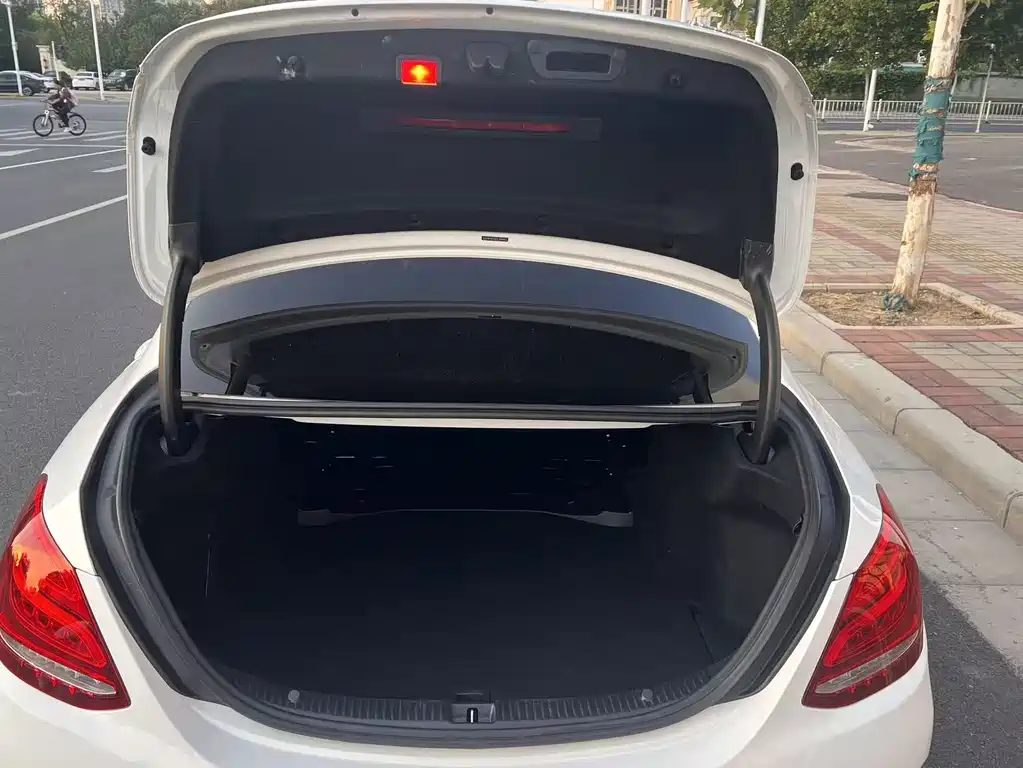 Mercedes-Benz C-Class — миниатюра 13