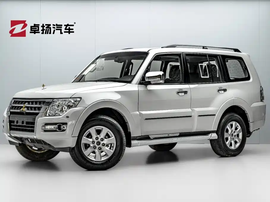 Mitsubishi Pajero (Import)