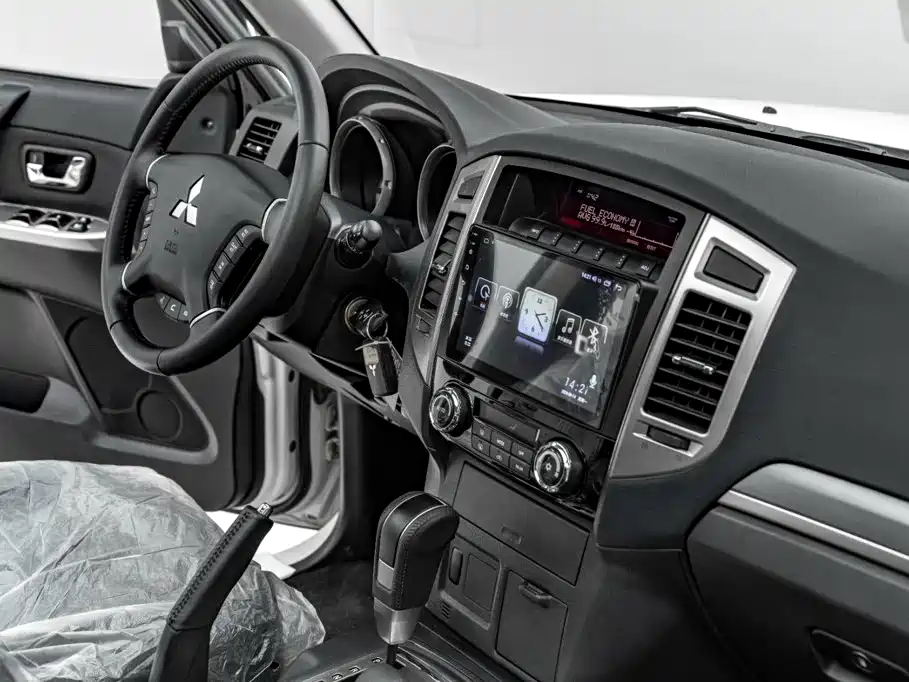 Mitsubishi Pajero (Import) — миниатюра 19