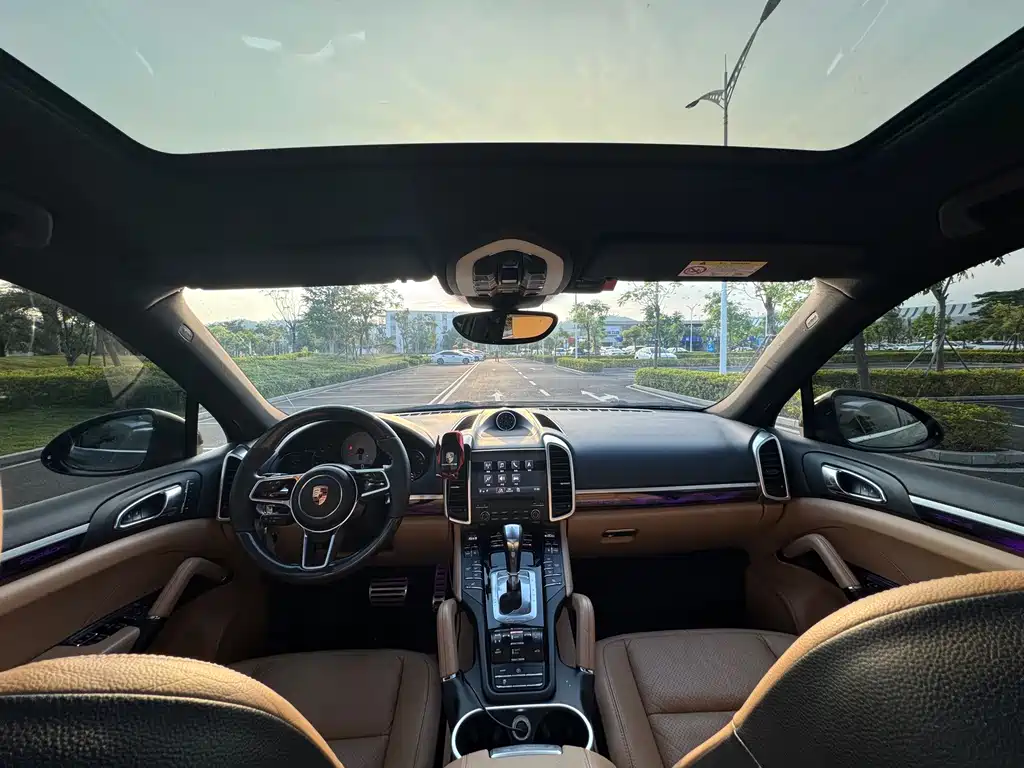 Porsche Cayenne — миниатюра 6