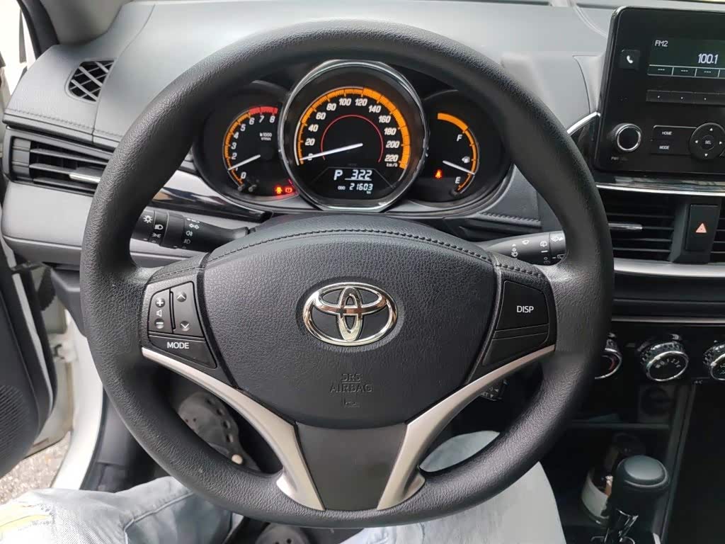 Toyota YARiS L Zhi Xuan 1.5 л 2022 г. Белый, пробег 21600 км