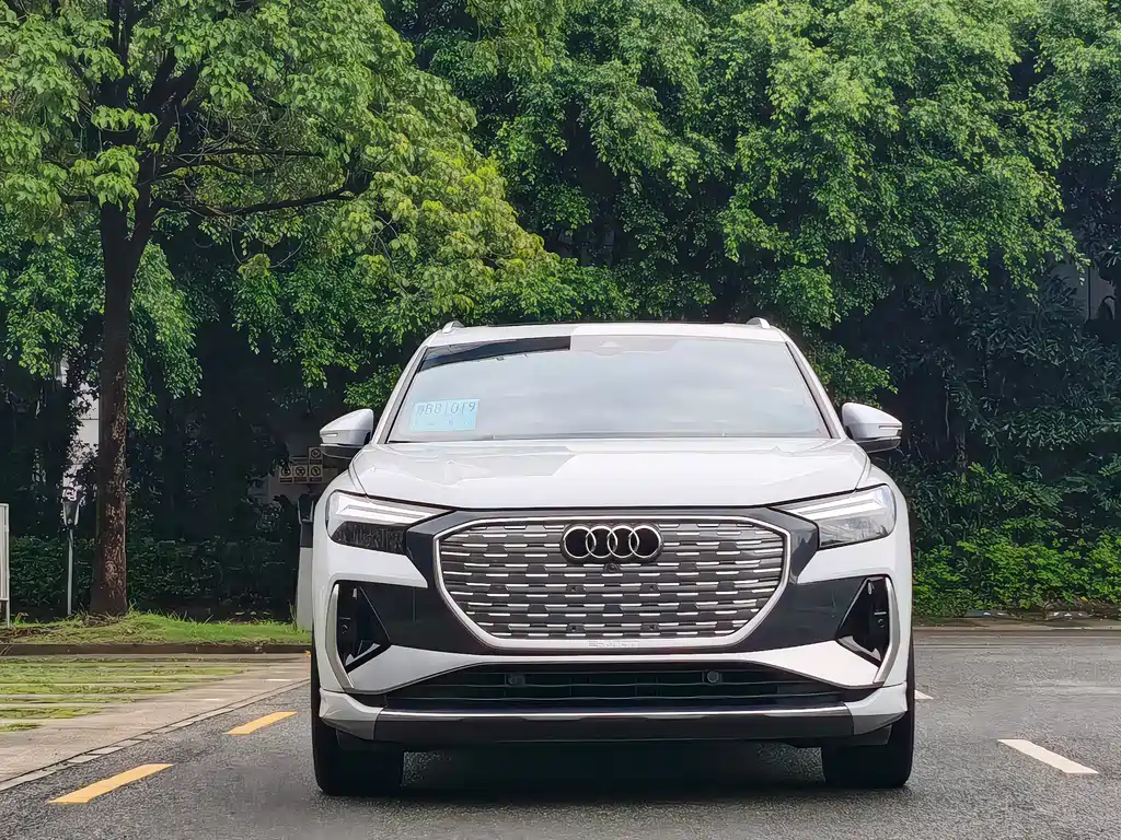 Audi Q4 e-tron — миниатюра 2