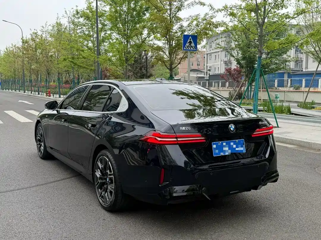 BMW 5 series 2026 Черный из Китая, фото 3