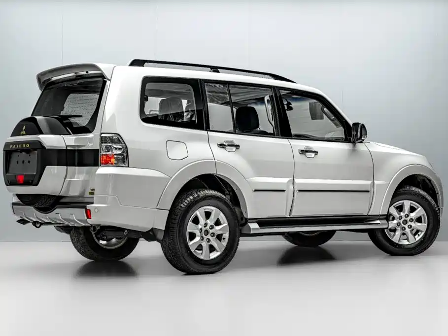 Mitsubishi Pajero (Import) — миниатюра 7