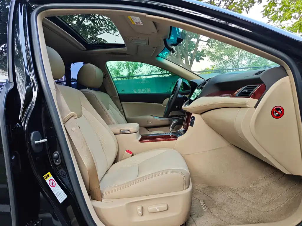Toyota Crown — миниатюра 11
