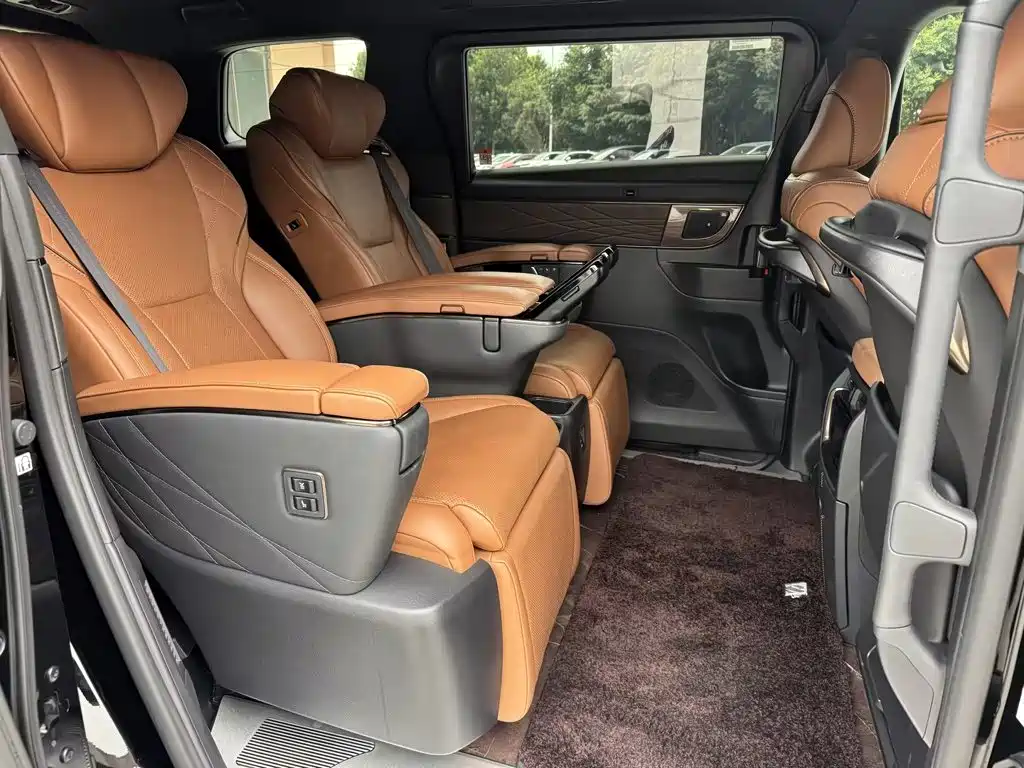 Toyota Alphard — миниатюра 14