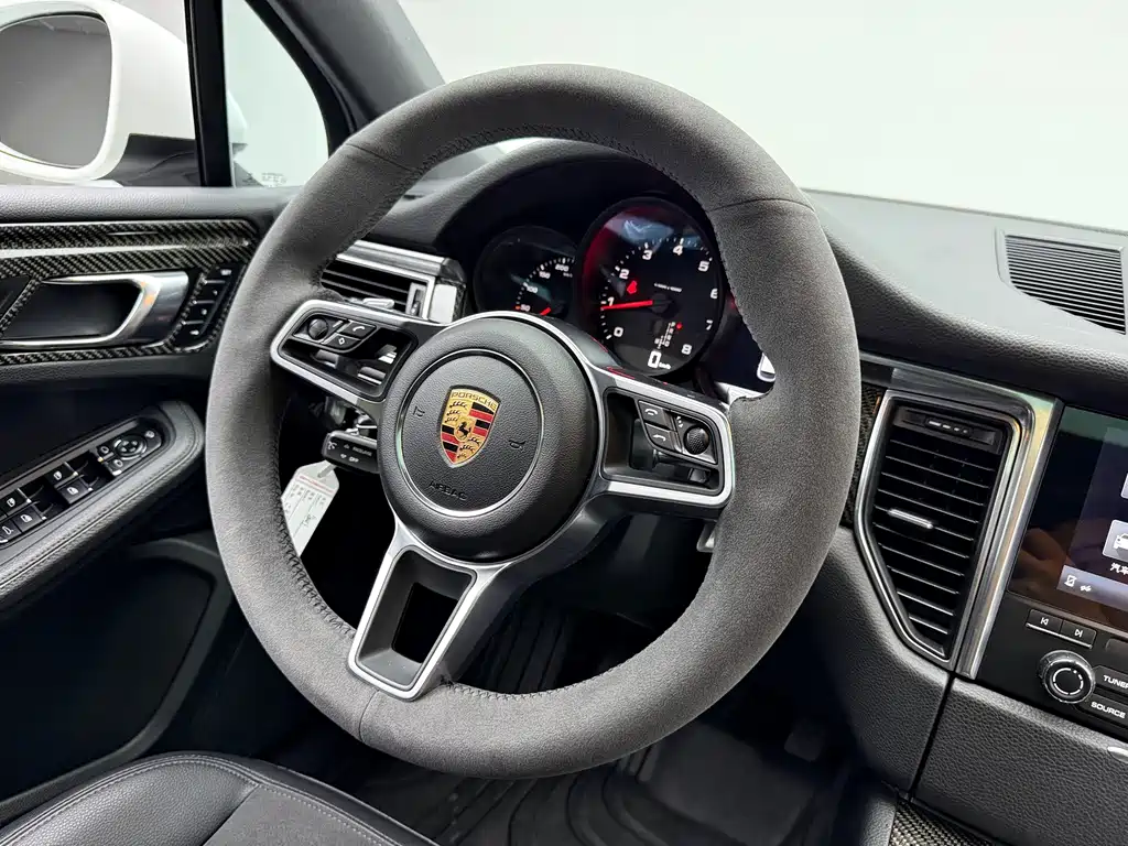 Porsche Macan — миниатюра 5