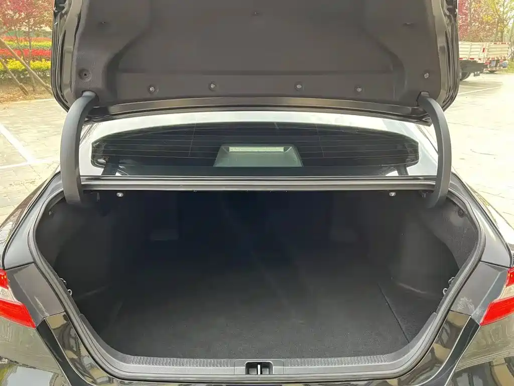 Toyota Camry — миниатюра 17