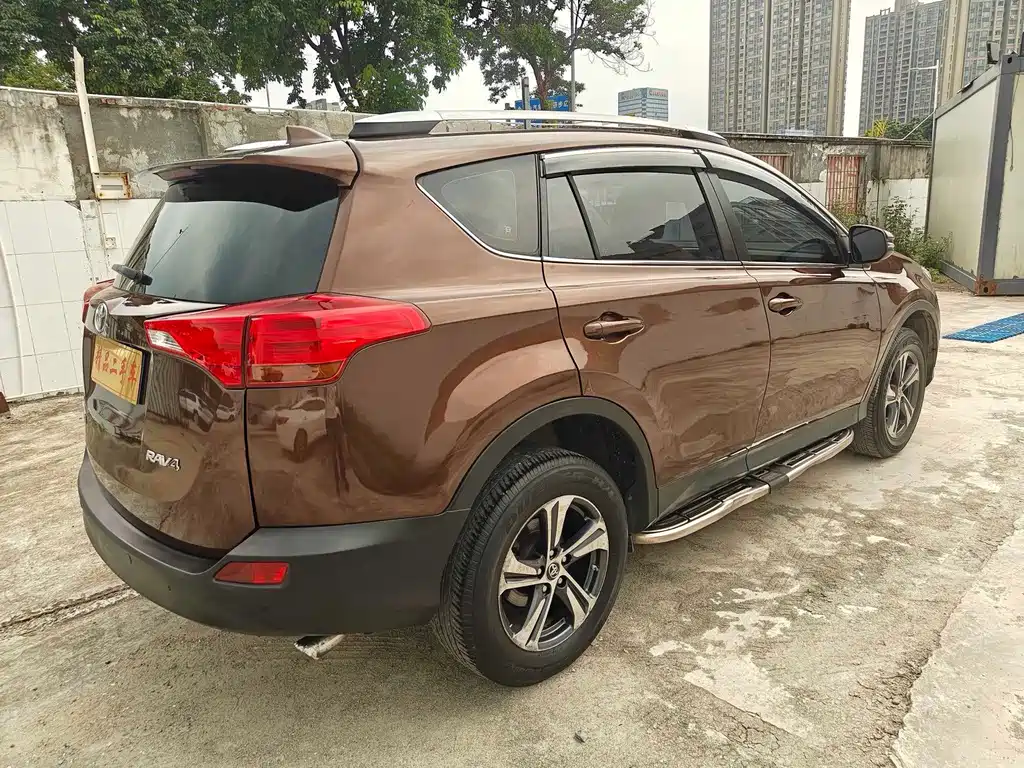 Toyota RAV4 — миниатюра 5
