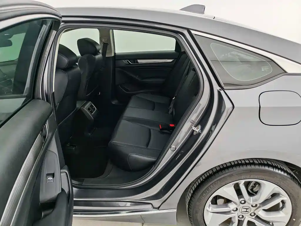 Honda Accord — миниатюра 8