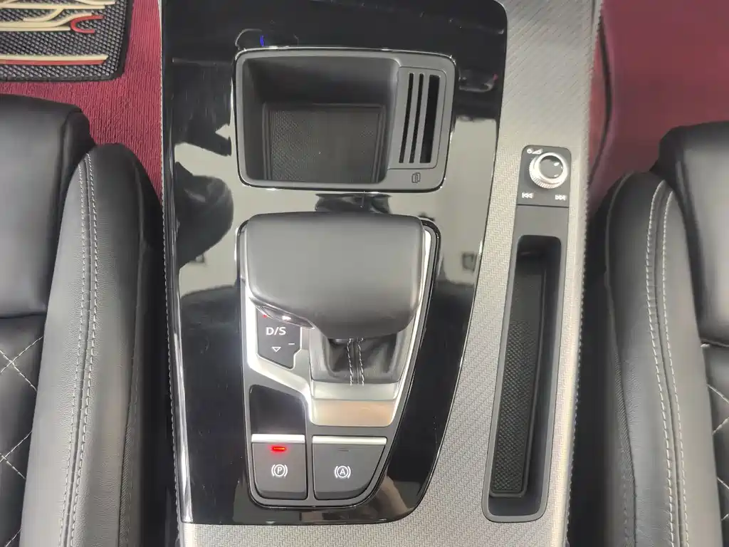 Audi Q5L Sportback — миниатюра 17