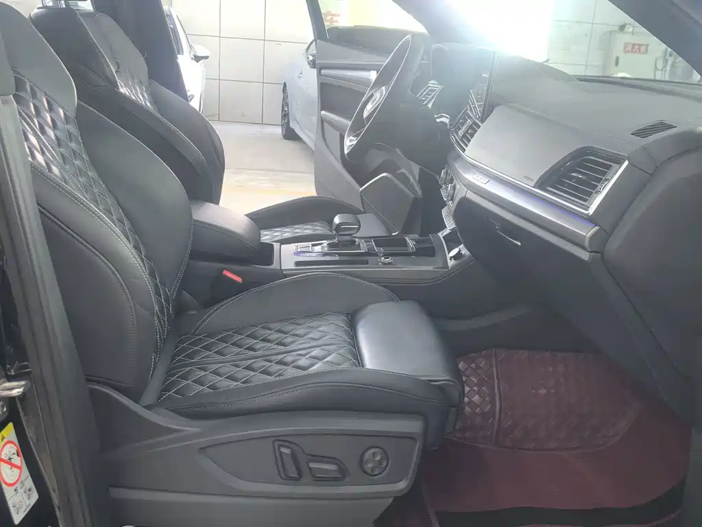 Audi Q5L Sportback — миниатюра 12