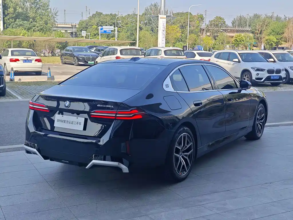 BMW i5 — миниатюра 5