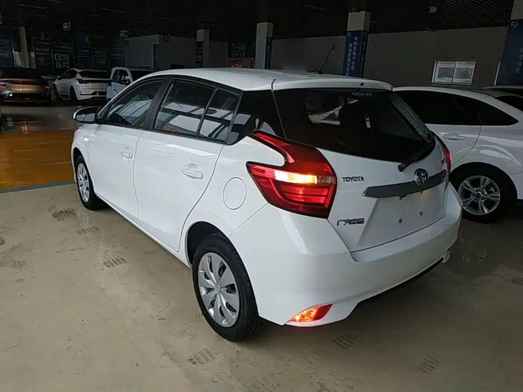 Toyota Yaris L — миниатюра 5