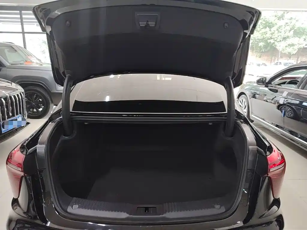 Hongqi Hongqi H5 — миниатюра 19
