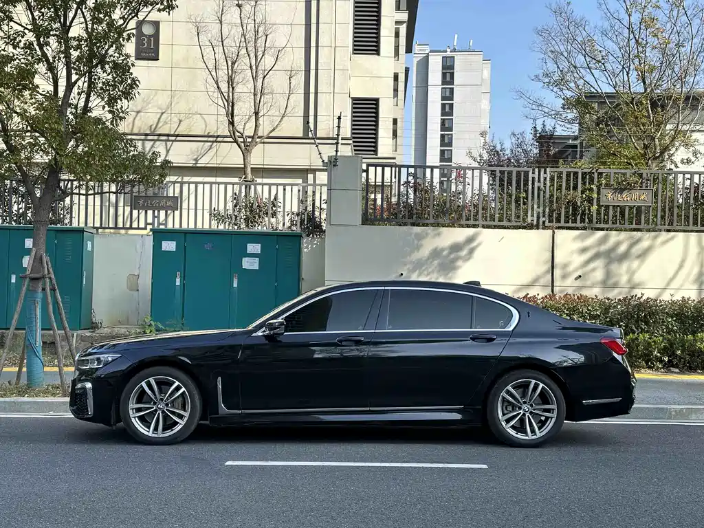BMW 7 SERIES