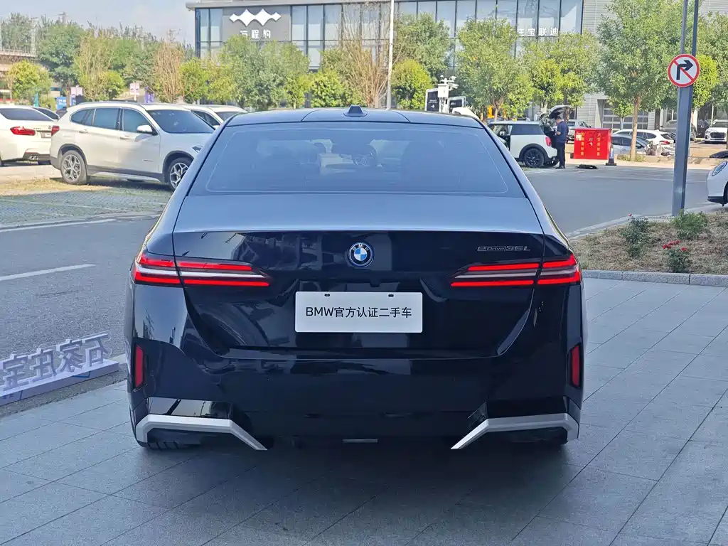 BMW i5 — миниатюра 6