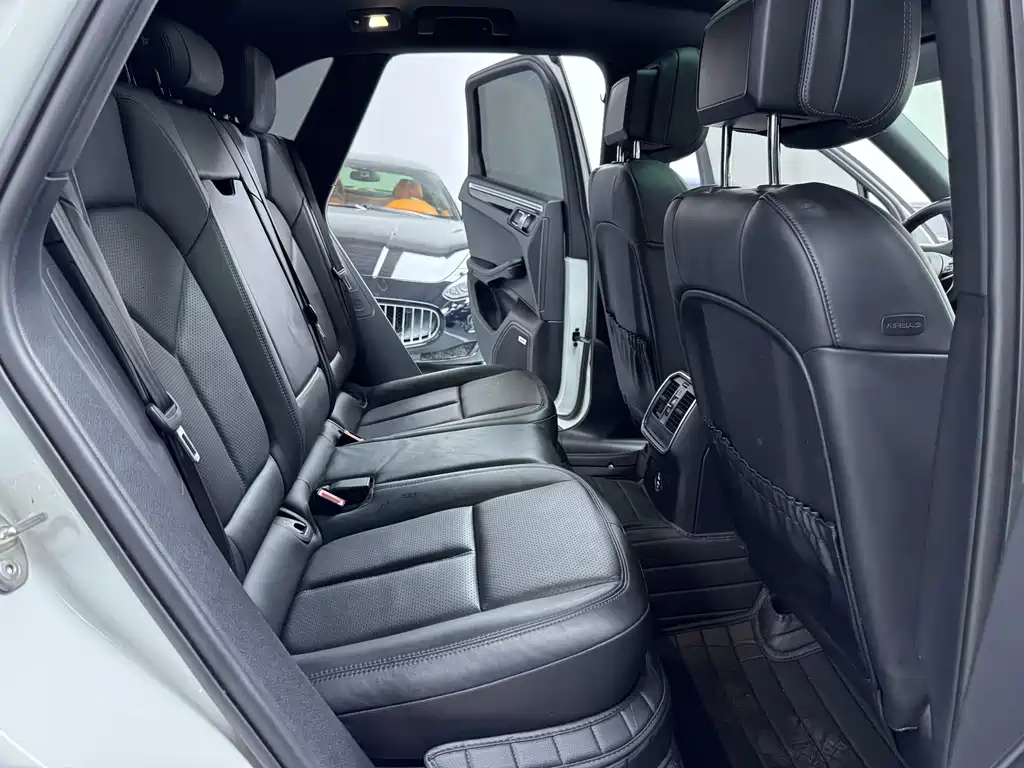 Porsche Macan — миниатюра 14