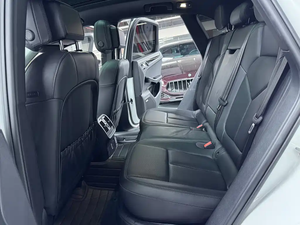 Porsche Macan — миниатюра 16